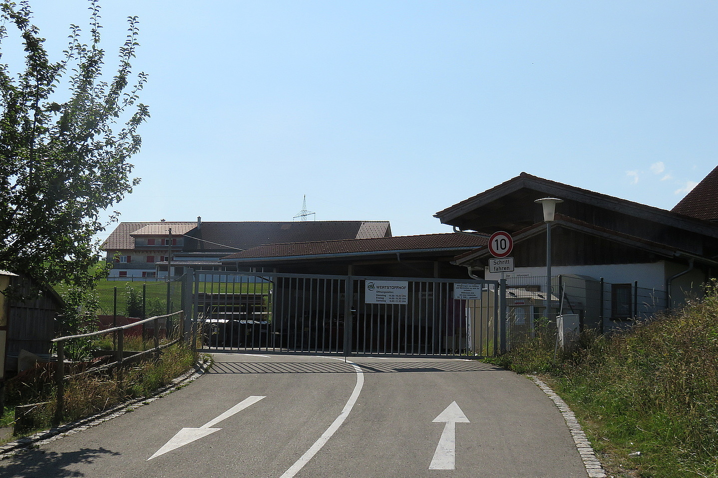 Einfahrt zum Wertstoffhof in Scheidegg