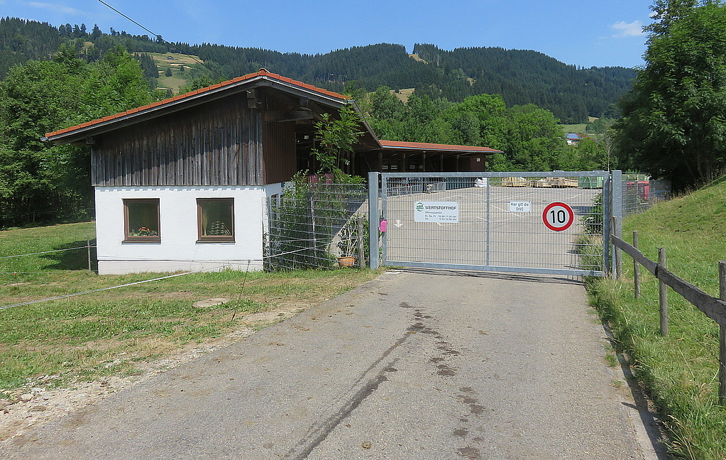 Einfahrt zum Wertstoffhof in Weitnau