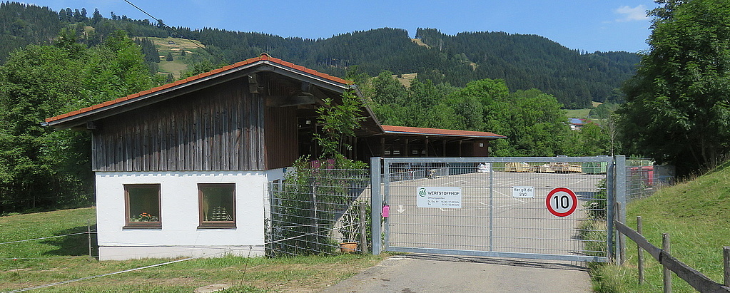 Einfahrt zum Wertstoffhof in Weitnau