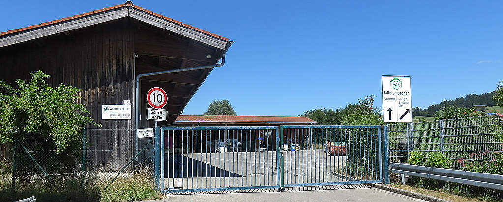 Einfahrt zum Wertstoffhof in Oberstaufen