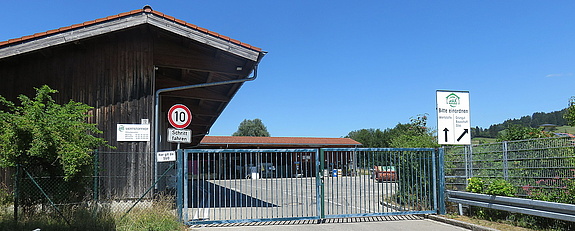 Einfahrt zum Wertstoffhof in Oberstaufen