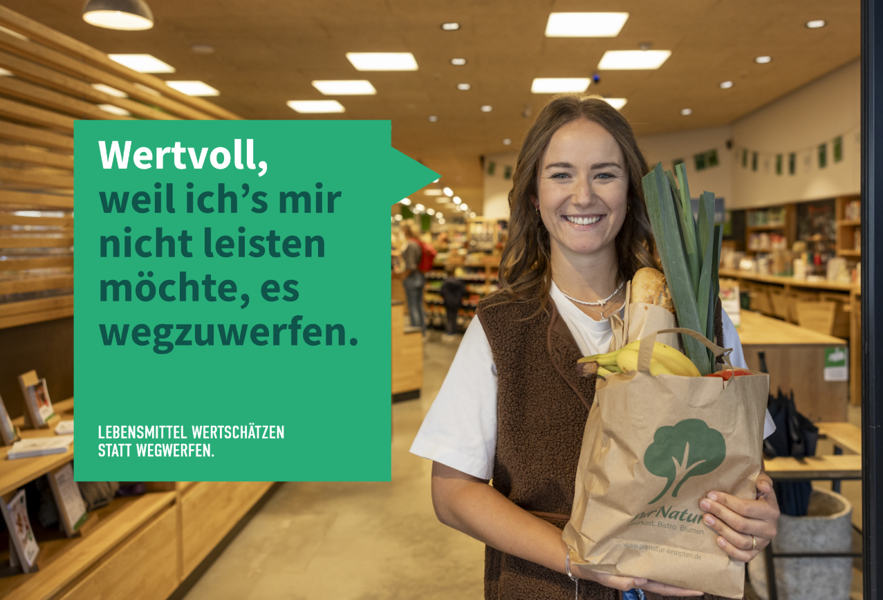 Motiv zur Kampagne "Lebensmittel wertschätzen statt wegwerfen". Es ist eine Studentin zusehen, die sagt: "Wertvoll, weil ich's mir nicht leisten möchte, es wegzuwerfen."