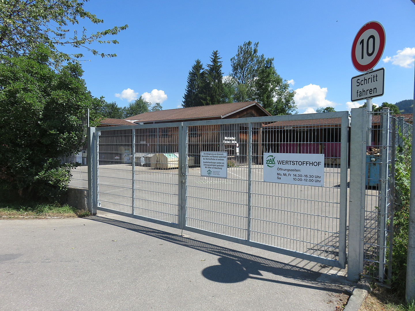 Einfahrt zum Wertstoffhof in Fischen