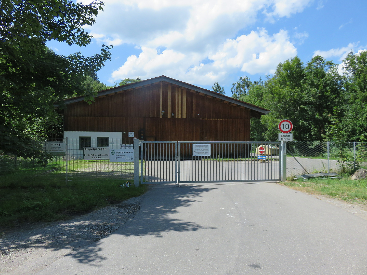 Einfahrt zum Wertstoffhof in Oberstdorf