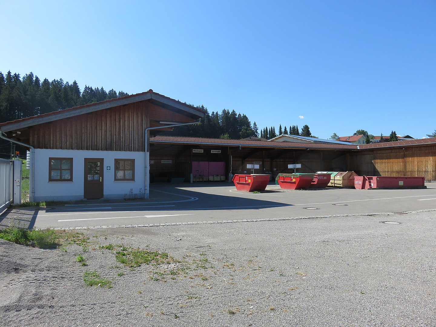 Einfahrt zum Wertstoffhof in Sulzberg