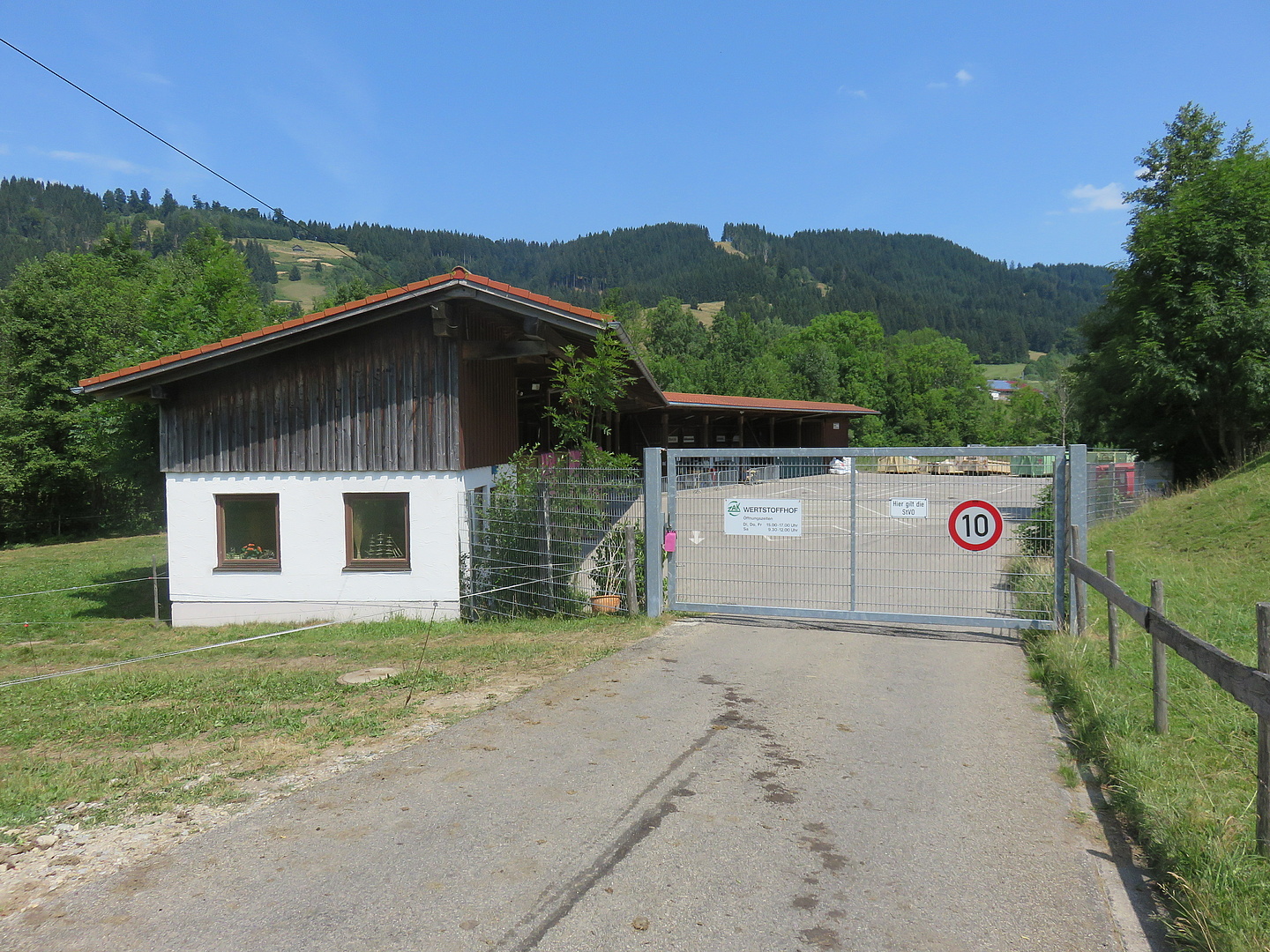 Einfahrt zum Wertstoffhof in Weitnau
