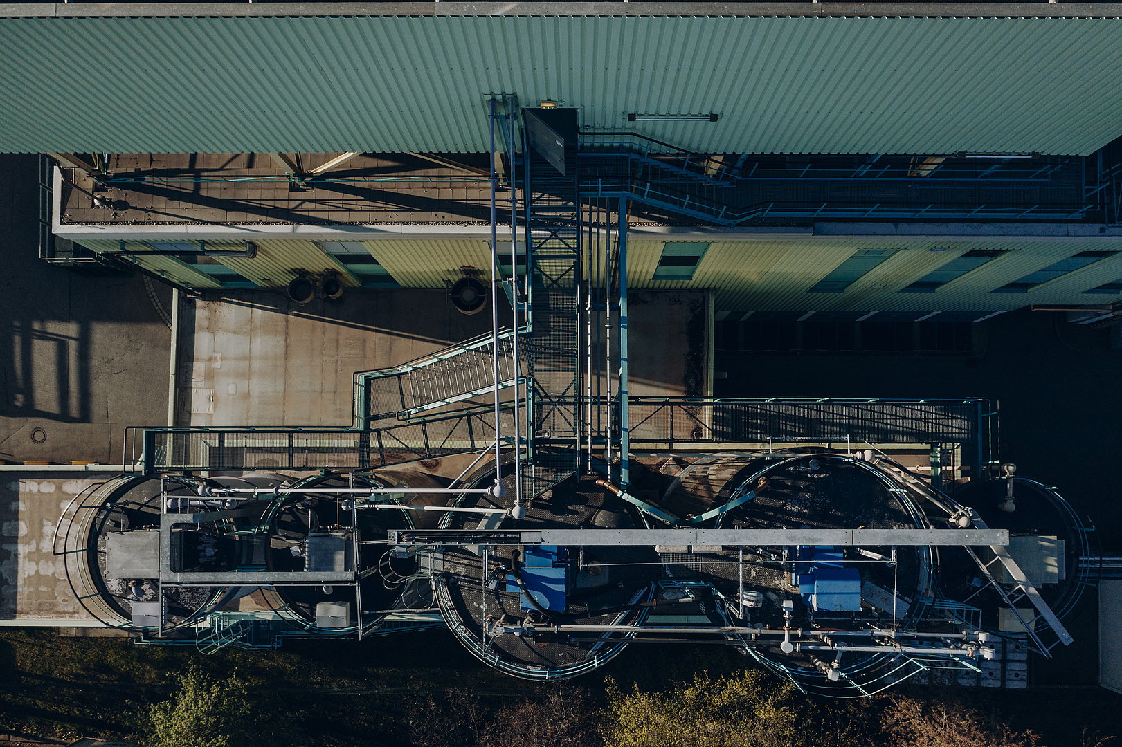 Ein Teil des Müllheizkraftwerks Kempten aus der Vogelperspektive. 